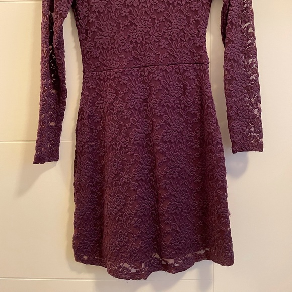 Abercrombie & Fitch Burgundy Lace overlay Dress - Picture 4 of 4